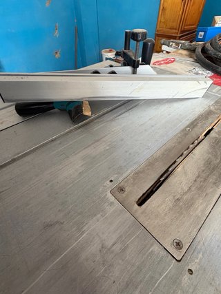 Sierra de mesa Makita MLT100N 260mm