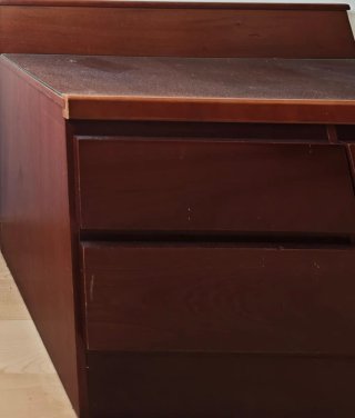 Cómoda de madera marrón