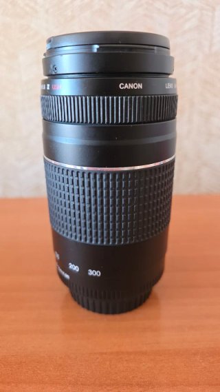 Objetivo Canon EF 75-300mm f/4-5.6 USM III