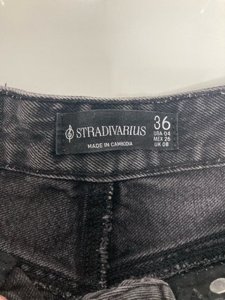 Pantalón corto vaquero negro desgastado
