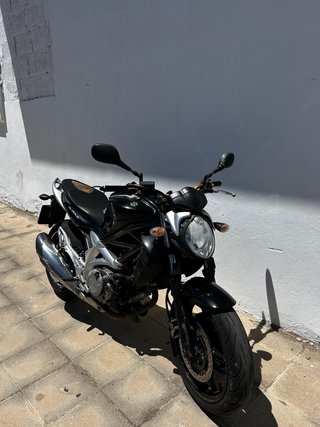 Suzuki Gladius 650 A2 Negra