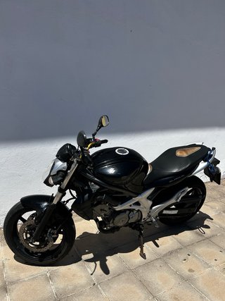 Suzuki Gladius 650 A2 Negra