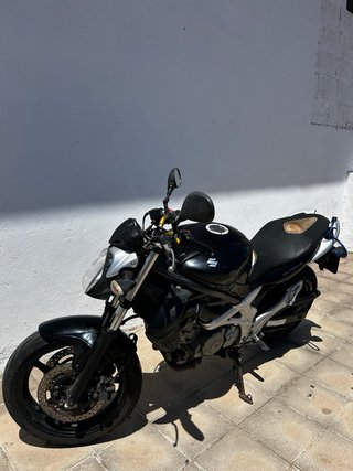 Suzuki Gladius 650 A2 Negra
