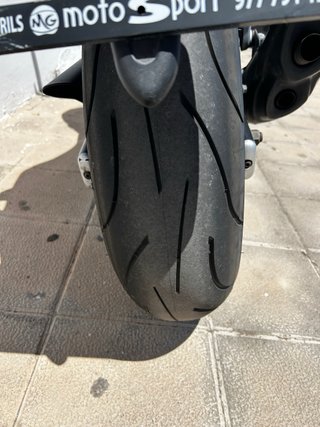 Suzuki Gladius 650 A2 Negra