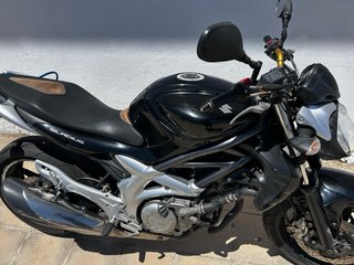 Suzuki Gladius 650 A2 Negra