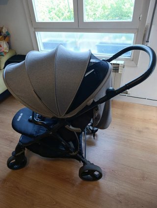 Silla de paseo gris con estrellas