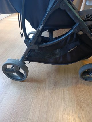 Silla de paseo gris con estrellas