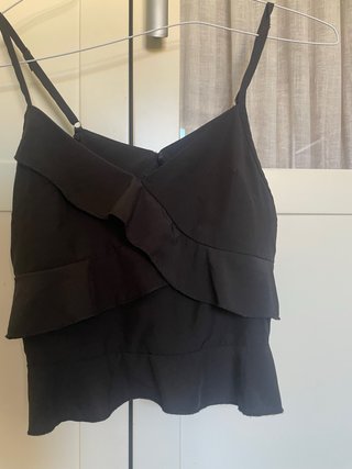 Top negro tirantes con volantes
