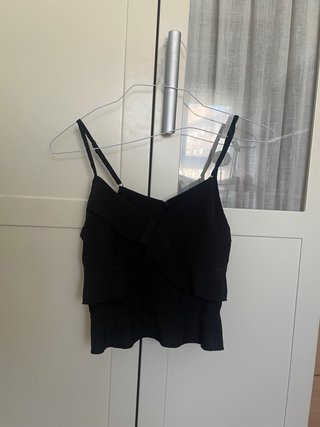 Top negro tirantes con volantes