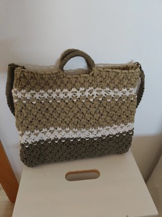 Bolso de trapillo hecho a mano