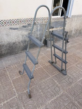 Escalera seguridad piscina metal y plástico
