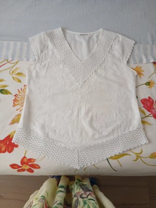 Blusa blanca bordada Talla M o 44
