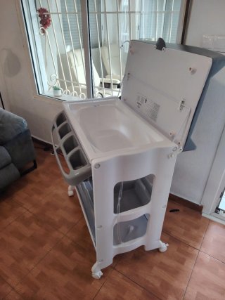 Tina de baño y cambiador de pañales
