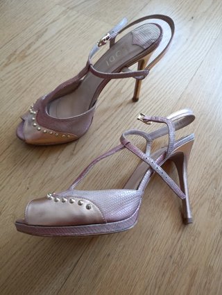 Zapatos Lodi Pee Toes Dorados y Rosas