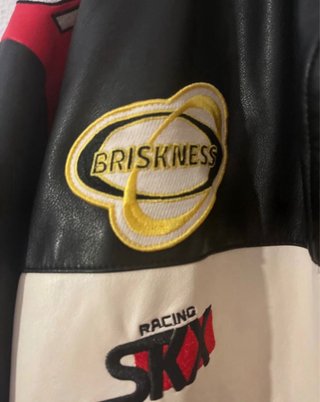 Chaqueta de cuero con parches