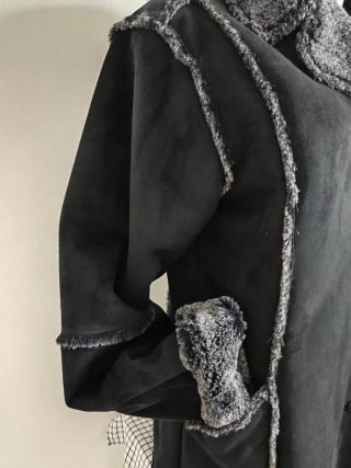 Chaqueta ante mujer negra