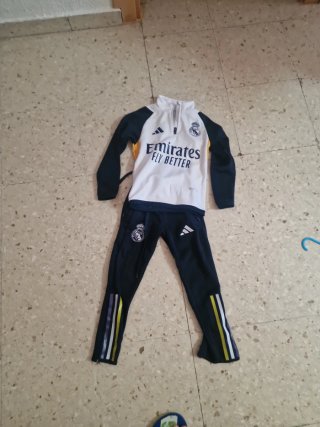 Conjunto Adidas Real Madrid talla 4