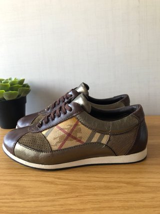 Zapatillas Burberry de piel Beige y Marrón