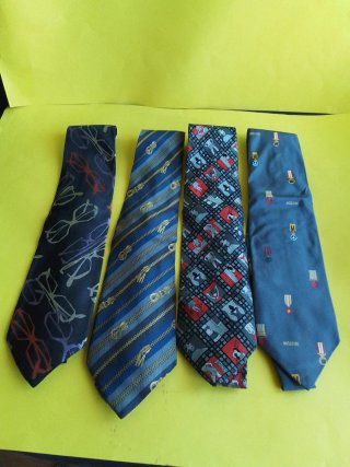 Corbatas Moschino Seda Italiana