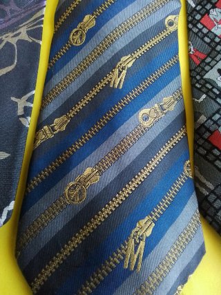 Corbatas Moschino Seda Italiana