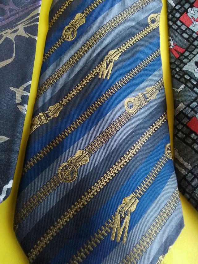 Corbatas Moschino Seda Italiana