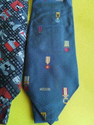 Corbatas Moschino Seda Italiana