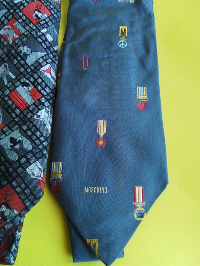 Corbatas Moschino Seda Italiana