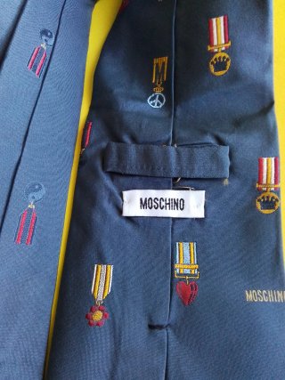 Corbatas Moschino Seda Italiana
