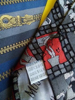 Corbatas Moschino Seda Italiana