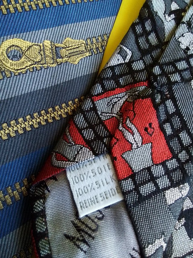 Corbatas Moschino Seda Italiana