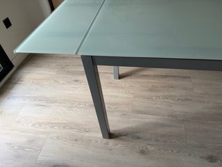 Mesa extensible cristal y metal