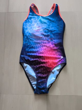 Bañador niña piscina estampado