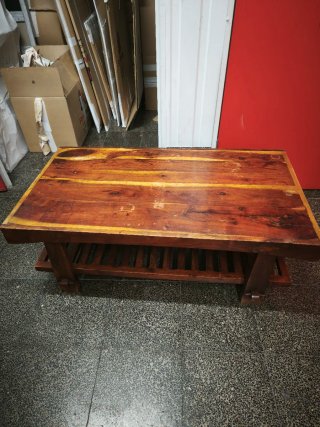 Mesa de centro de madera rústica