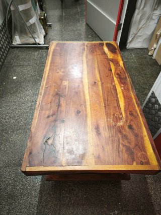 Mesa de centro de madera rústica