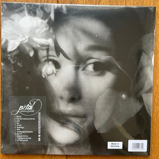 SI ENVÍO Ariana Grande-Petal (vinilo LP limitado)