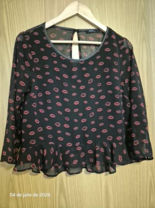 Camiseta Bershka Estampado Labios Talla L