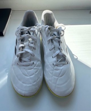 Botas de fútbol Adidas blancas