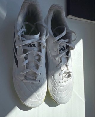 Botas de fútbol Adidas blancas