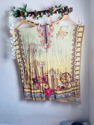 Urna feminina com estampa floral