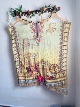 Urna feminina com estampa floral