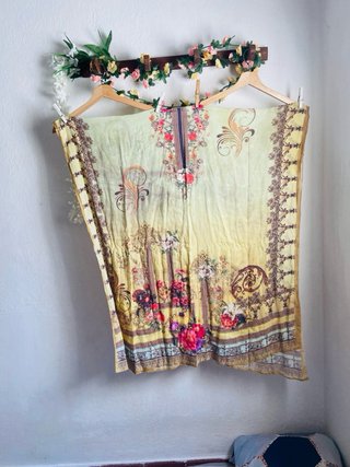 Urna feminina com estampa floral