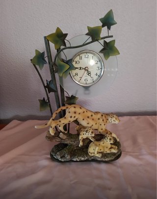 Reloj Adorno con Figuras de Leopardos