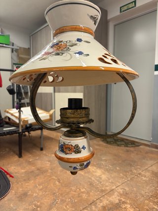 Lámpara de cerámica pintada a mano