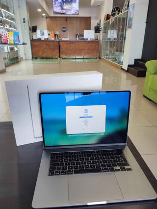MacBook Air 15 Chip M2 8/256GB Seminuevo Gris