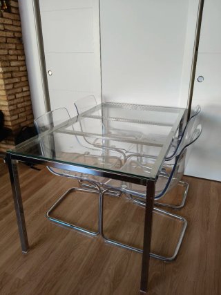 Mesa y 4 Sillas Comedor Cristal y Metal