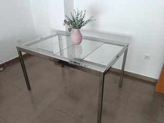 Mesa cristal extensible y 4 sillas