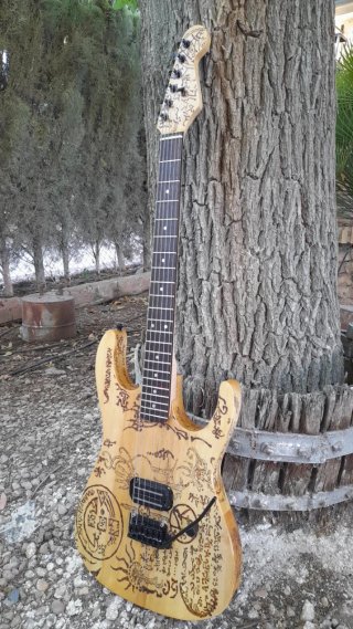 Guitarra SuperStrat Custom Nekro