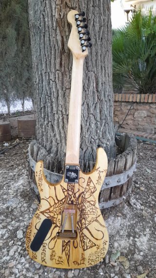 Guitarra SuperStrat Custom Nekro