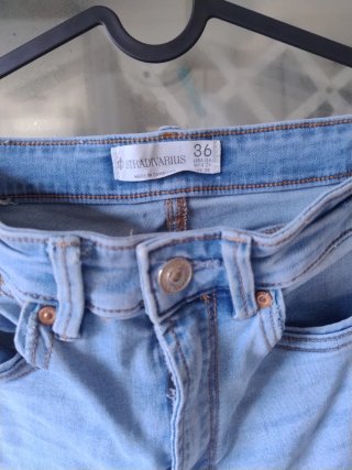 Pantalón vaquero flare azul claro Stradivarius