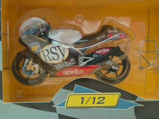 Moto Aprilia RSV 1/12 Melandri 2002
